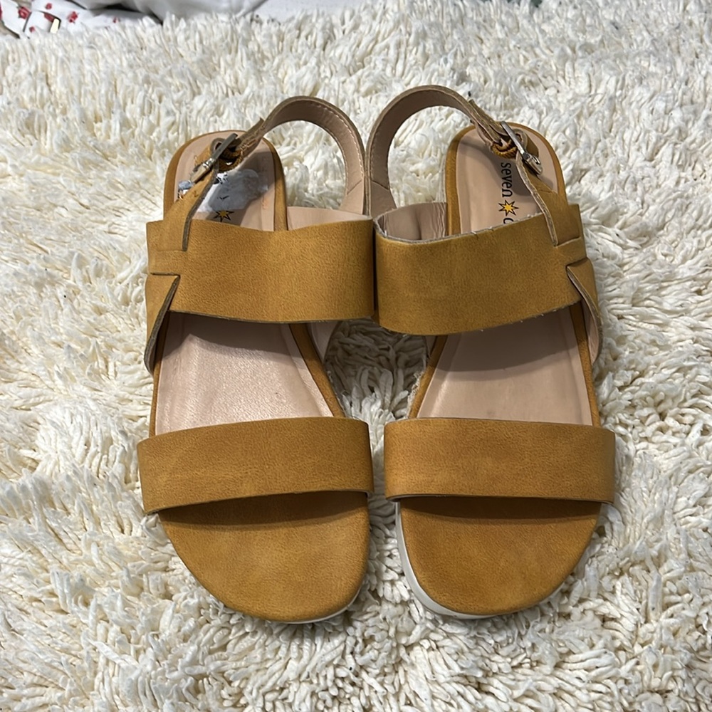 Seven Dials golden yellow sandals sz 7m